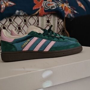 Pretty Pink 🩷 n Green 💚 Adidas Green and Pink Gazelle Sneakers